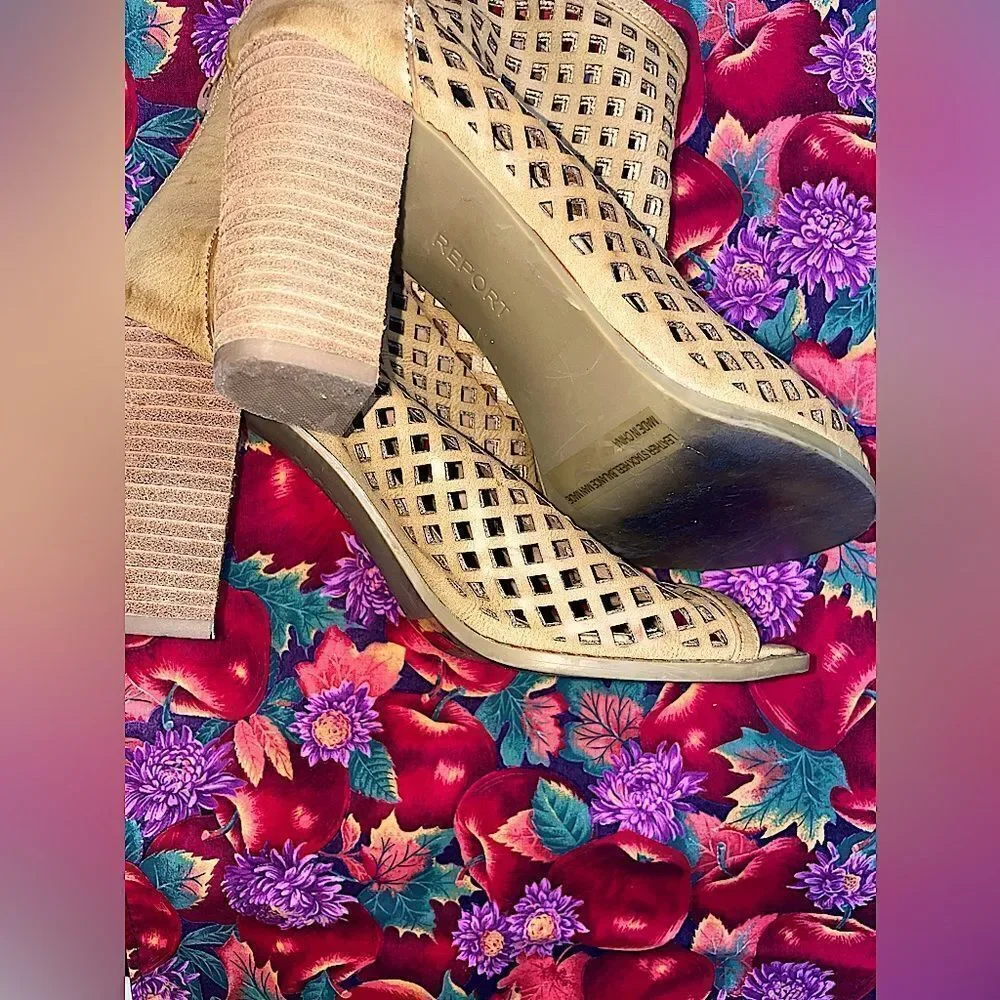 REPORT Heels l Leather Ankle Shoes l Peep Toe l Stack 3 1/2” Heel l size 8 EUC
